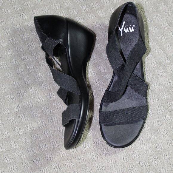 NWOT Yuu Size 9 Black Elastic Wedge Sandals - Picture 1 of 6